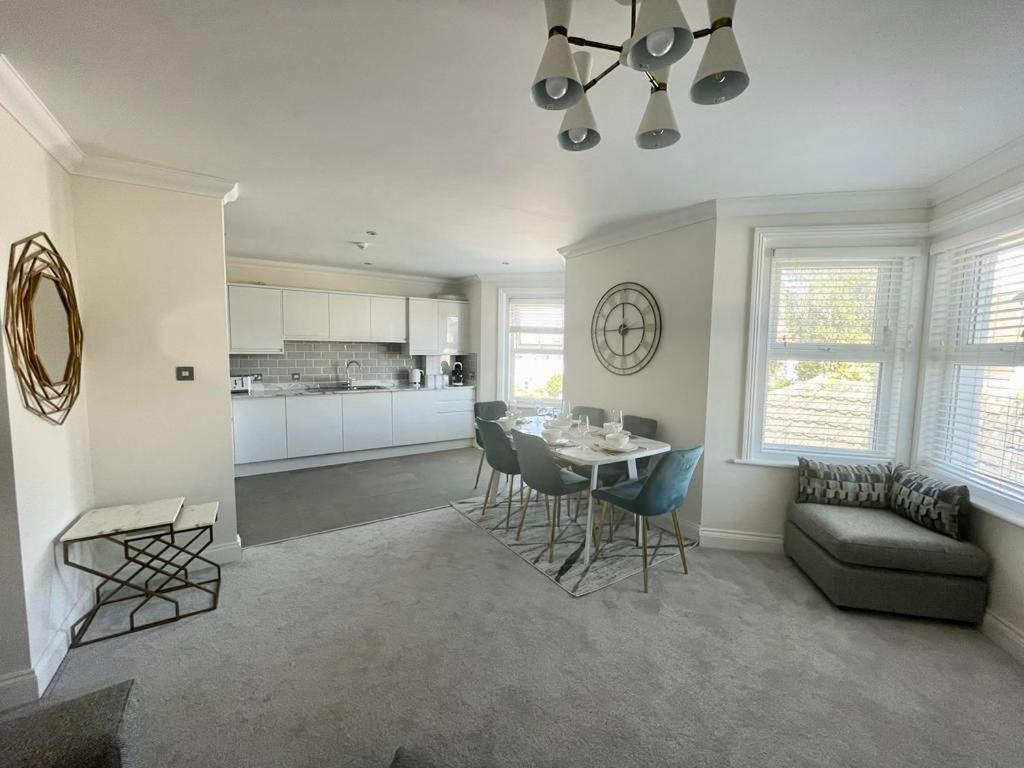 Exquisite Apartment, Stone Throw From The Beach Bournemouth Esterno foto