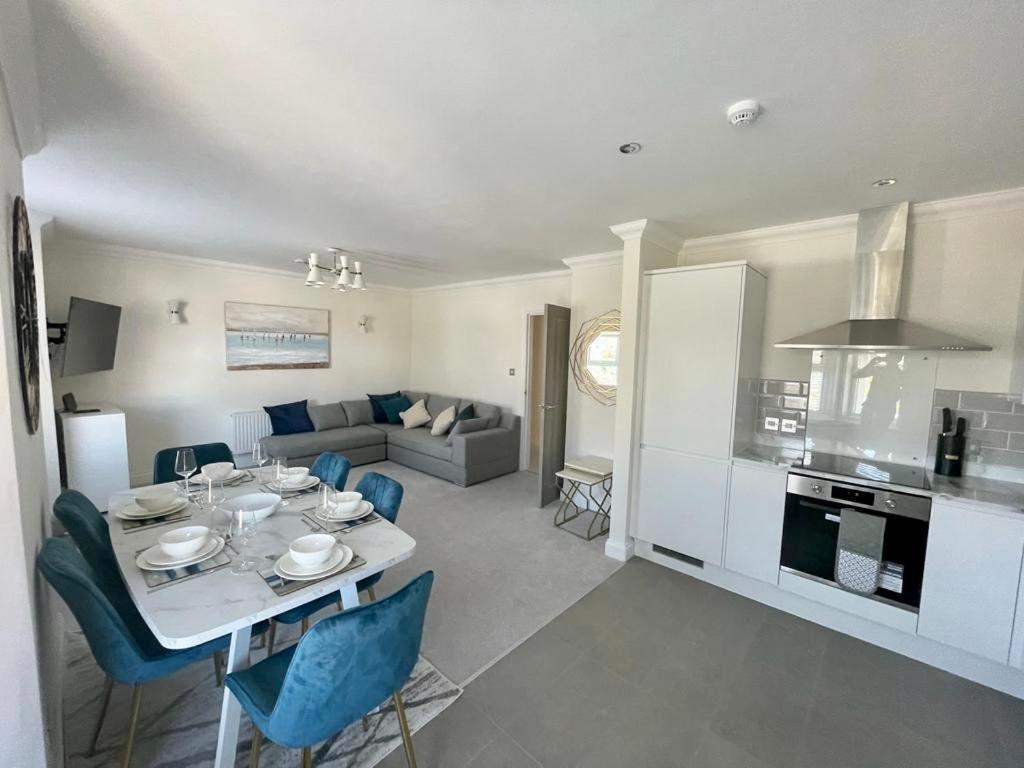 Exquisite Apartment, Stone Throw From The Beach Bournemouth Esterno foto