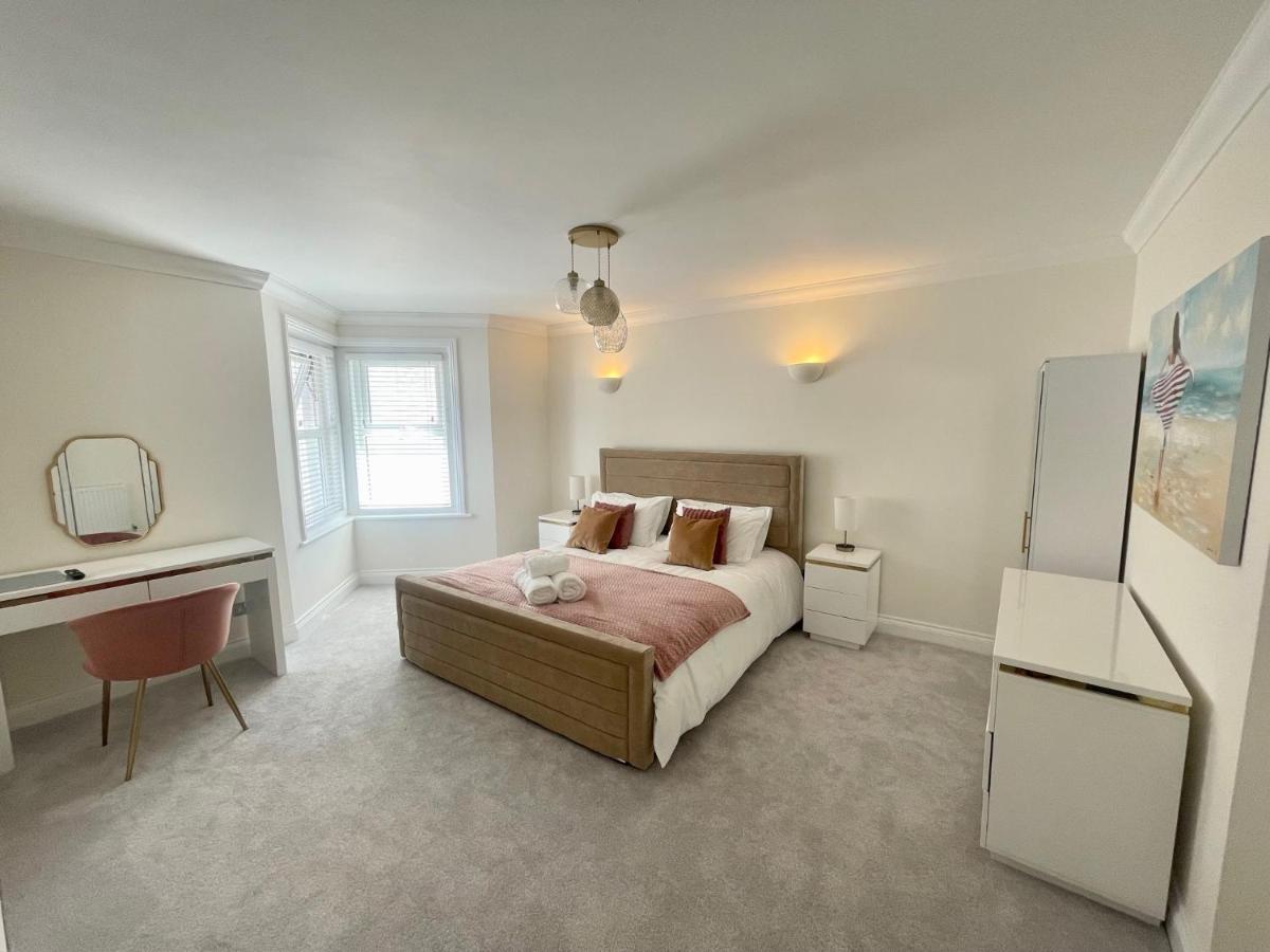 Exquisite Apartment, Stone Throw From The Beach Bournemouth Esterno foto