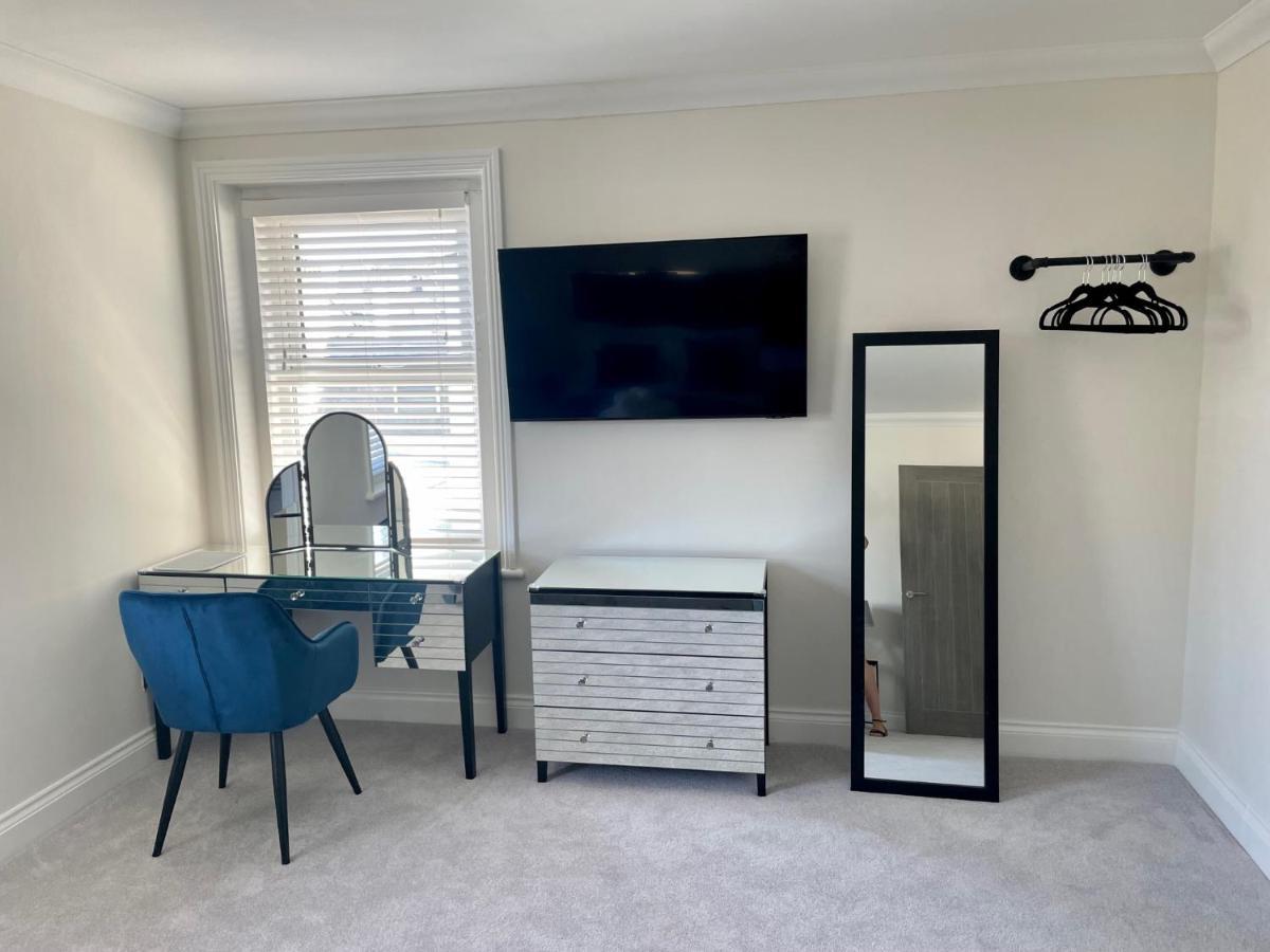 Exquisite Apartment, Stone Throw From The Beach Bournemouth Esterno foto